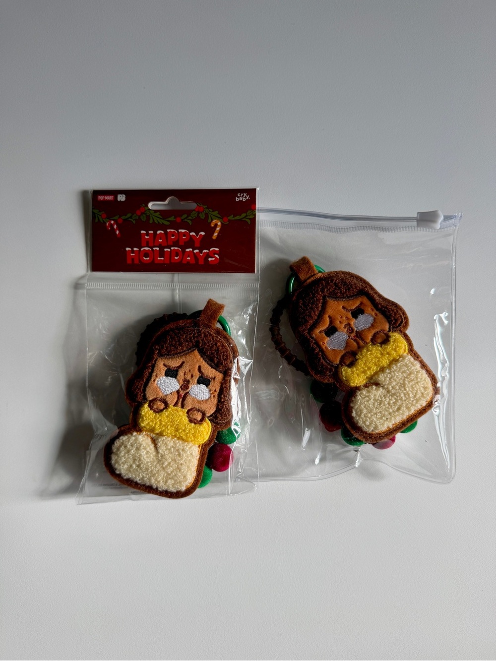 pop mart happy holidays series stocking pendant - crybaby x2